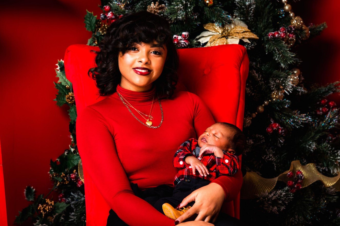 Brighten Holidays with a Pre-Lit Christmas Tree